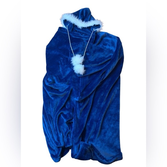 safdie Other - Safdie & Co. Cozy Blue Oversize Hooded Throw Blanket with Pompoms L-48” W-86”